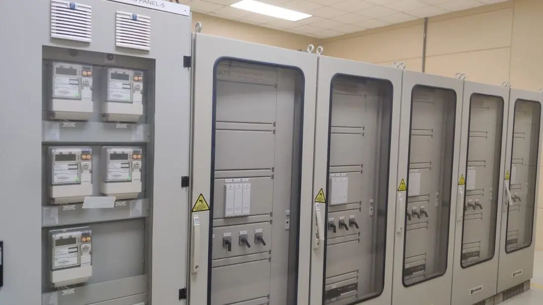 Metering panel row